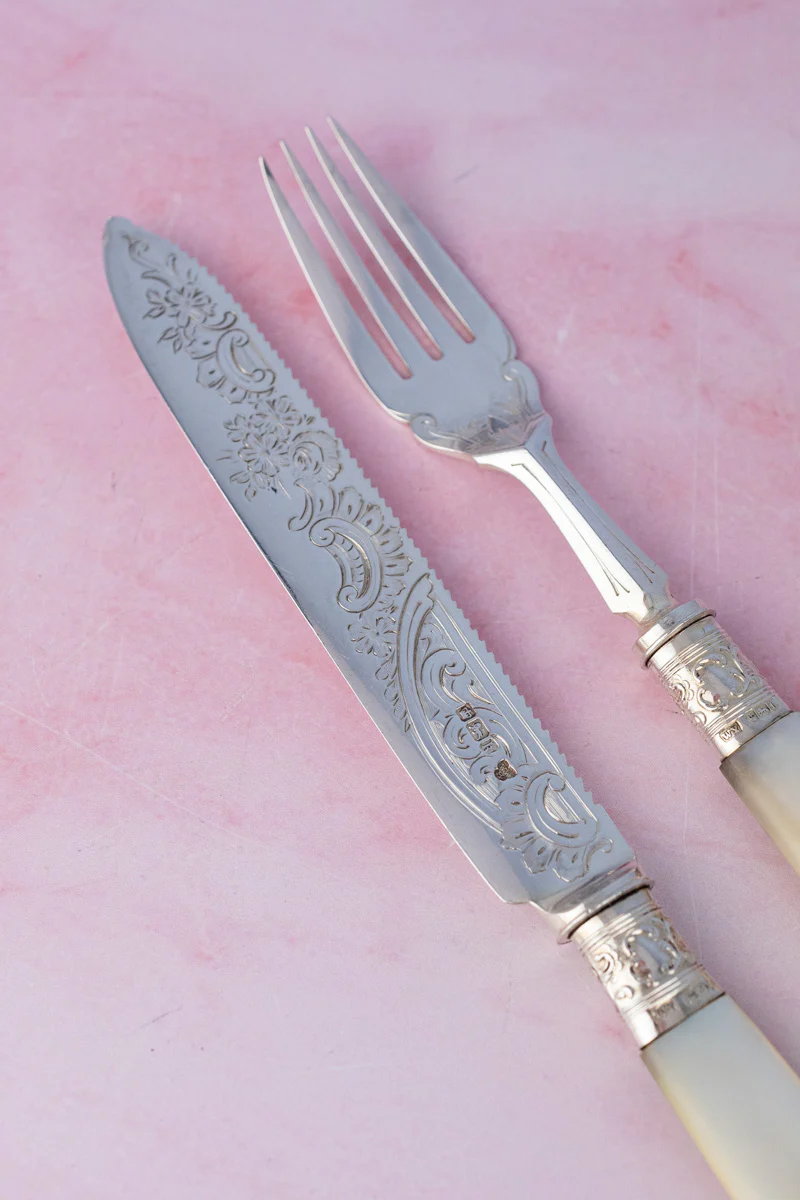 1902 Mother of Pearl and Sterling Cake Knife & Fork - Image 4