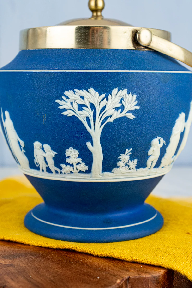 Antique Wedgwood Jasperware Biscuit Barrel - Image 9